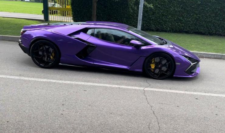 Lamborghini Revulelto auto di Barella